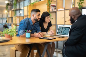 Investor Survey: Does AI usage impact advisory fee sensitivity?