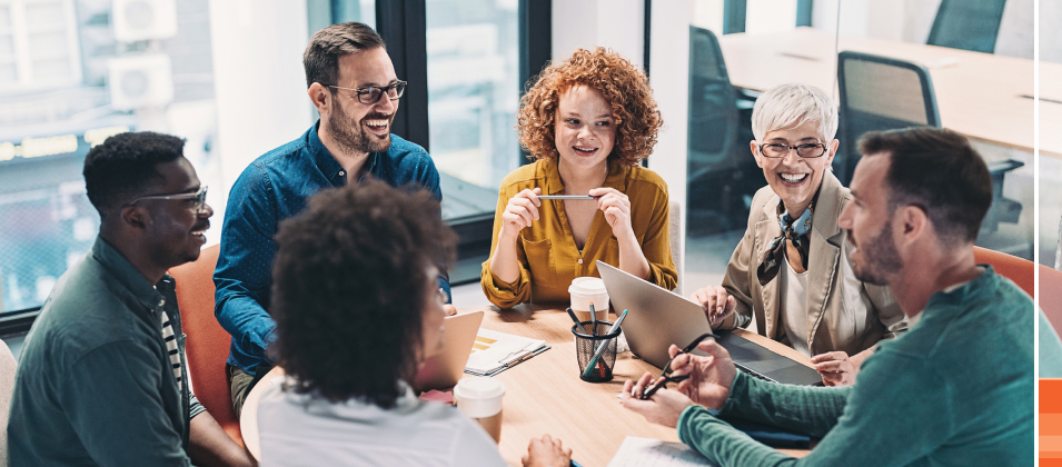 Menschen, die ein Meeting in einem Büro haben